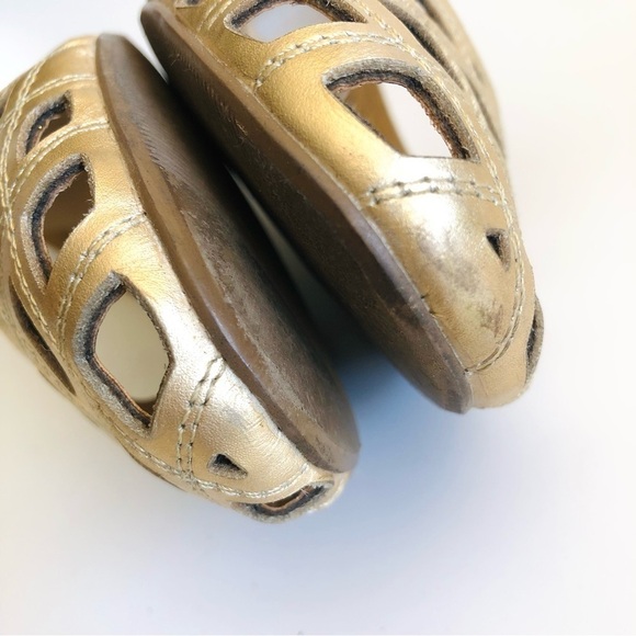 Kenneth Cole Reaction Peek Peek Perforated Wedges - Picture 14 of 15